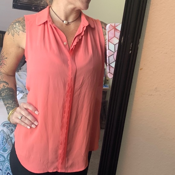 Loft Coral Scalloped hidden Button Sleeveless Top Size S - Picture 2 of 2